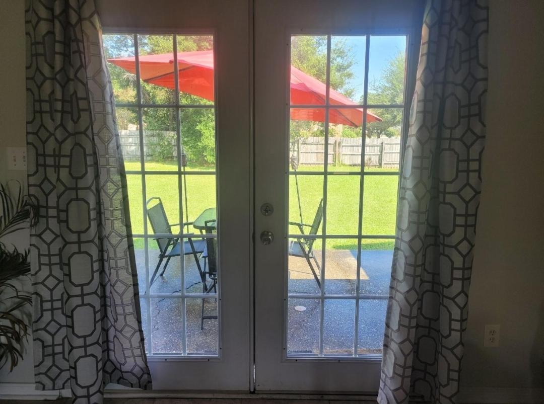 Bedroom Four Minutes From Beach 펜사콜라 외부 사진