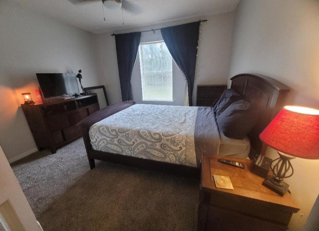 Bedroom Four Minutes From Beach 펜사콜라 외부 사진